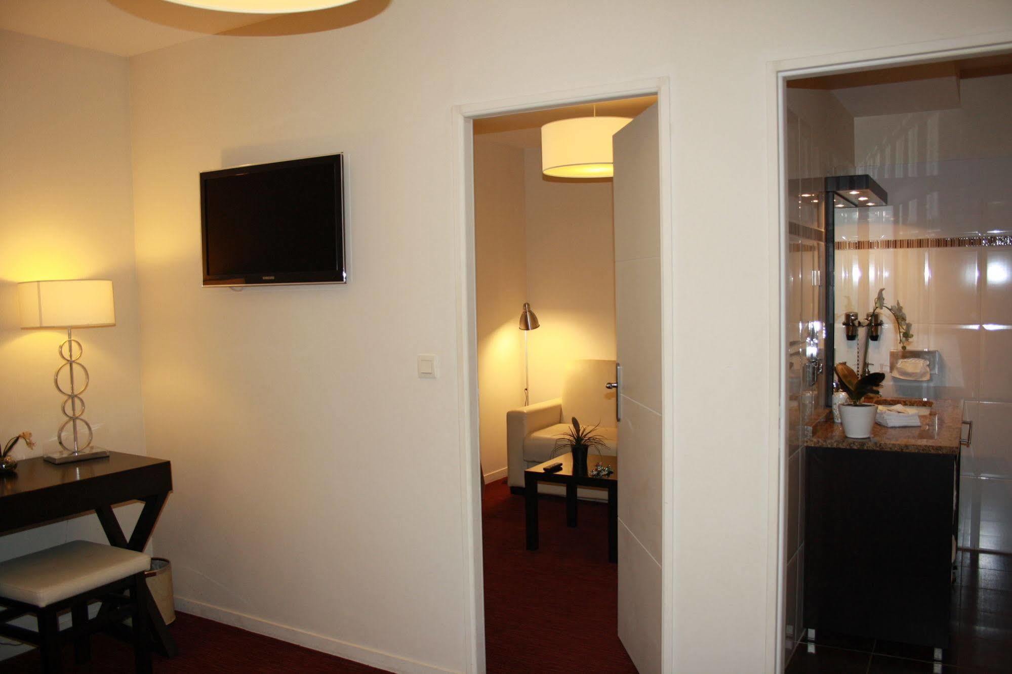 סולי-סיר-לואר Hotel Burgevin מראה חיצוני תמונה