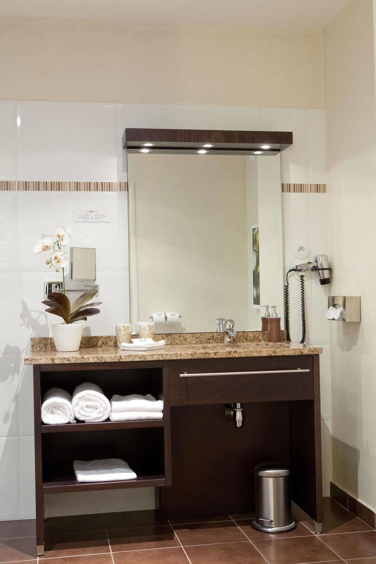 סולי-סיר-לואר Hotel Burgevin מראה חיצוני תמונה