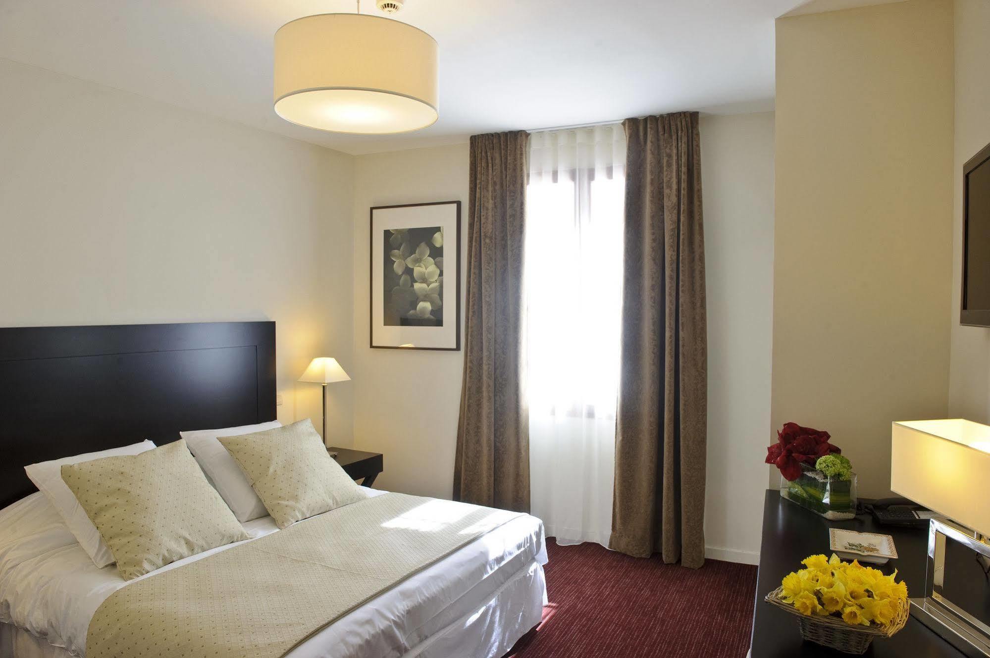 סולי-סיר-לואר Hotel Burgevin מראה חיצוני תמונה