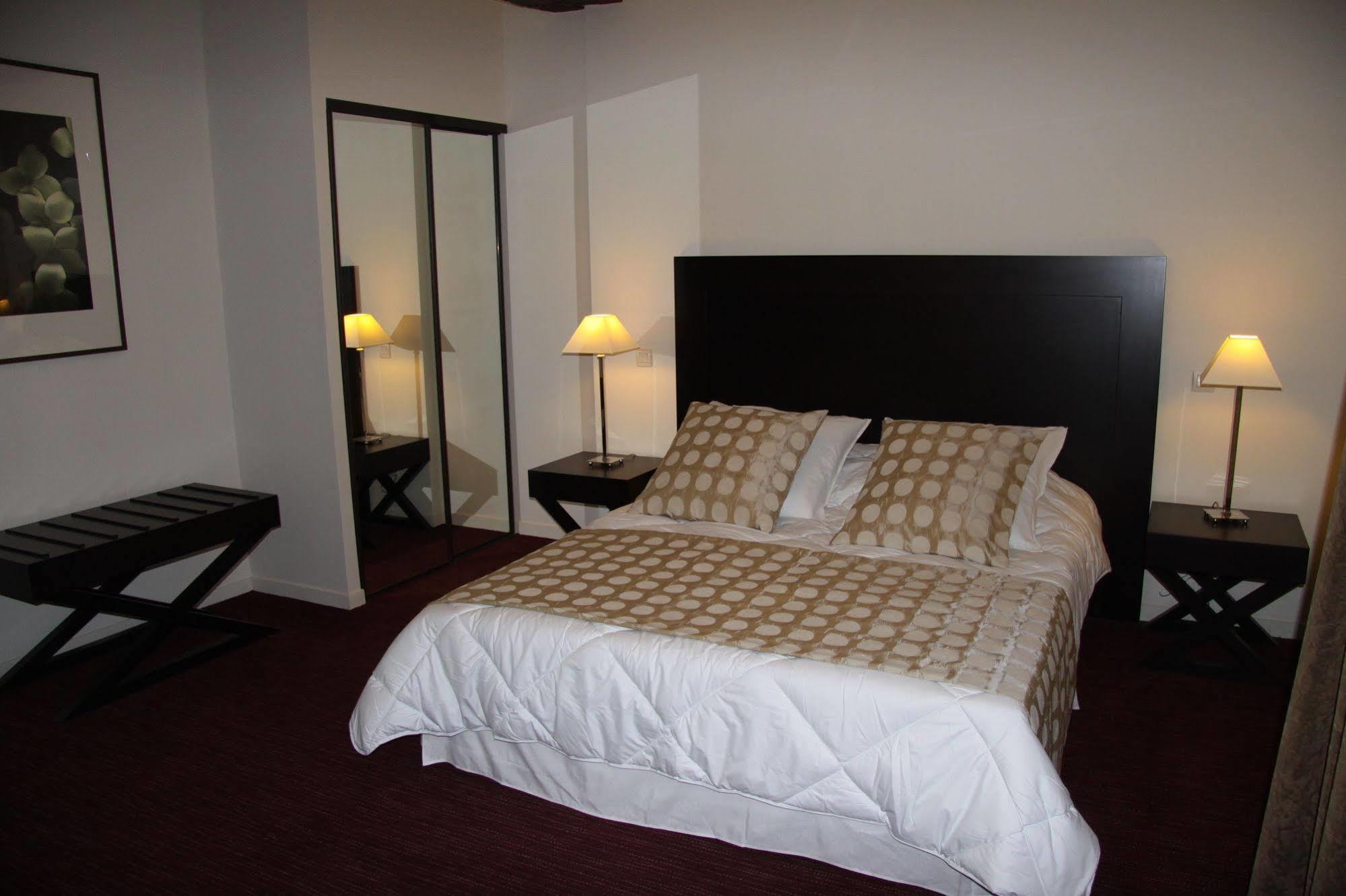 סולי-סיר-לואר Hotel Burgevin מראה חיצוני תמונה