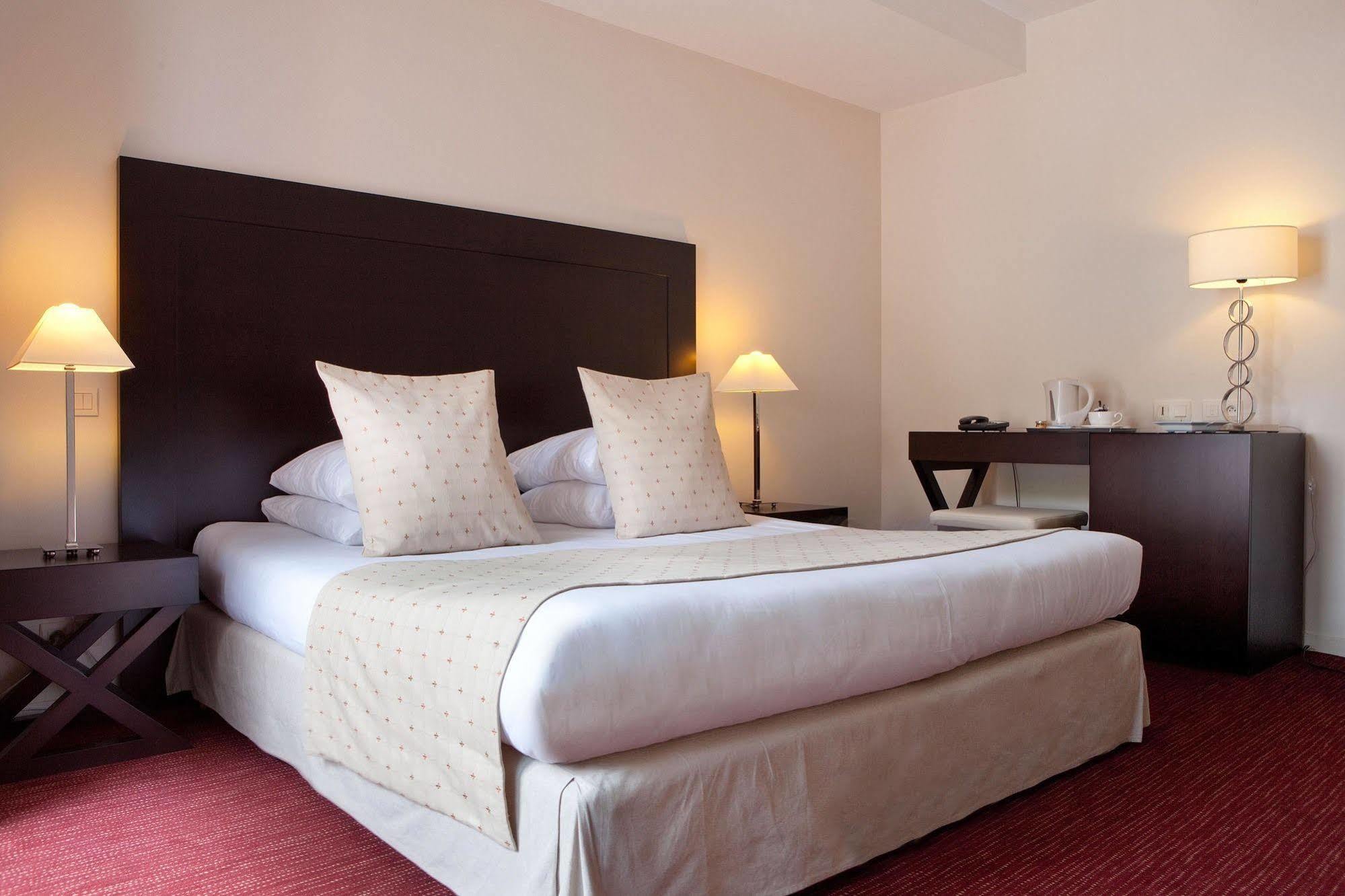 סולי-סיר-לואר Hotel Burgevin מראה חיצוני תמונה