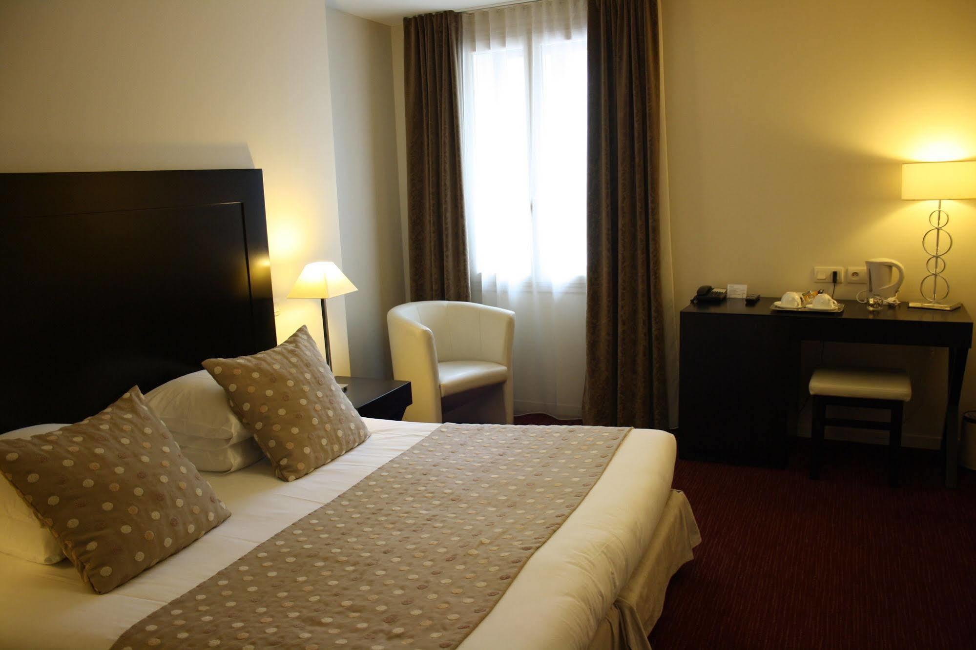 סולי-סיר-לואר Hotel Burgevin מראה חיצוני תמונה