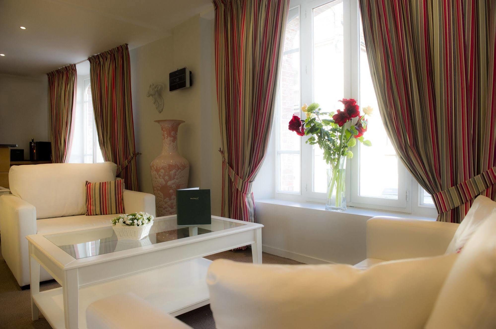 סולי-סיר-לואר Hotel Burgevin מראה חיצוני תמונה