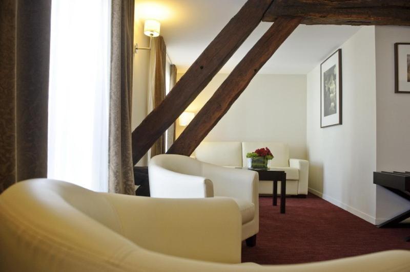 סולי-סיר-לואר Hotel Burgevin מראה חיצוני תמונה